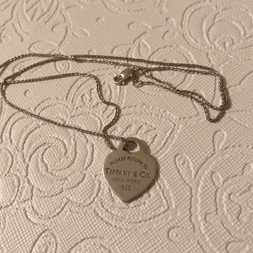 ✨Tiffany & Co Heart tag necklace✨